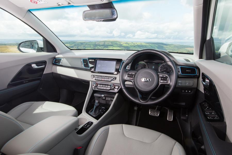 Торпедо Kia Niro Plug-In Hybrid (DE) 2017 года  (UK) (фото 16 из 18)
